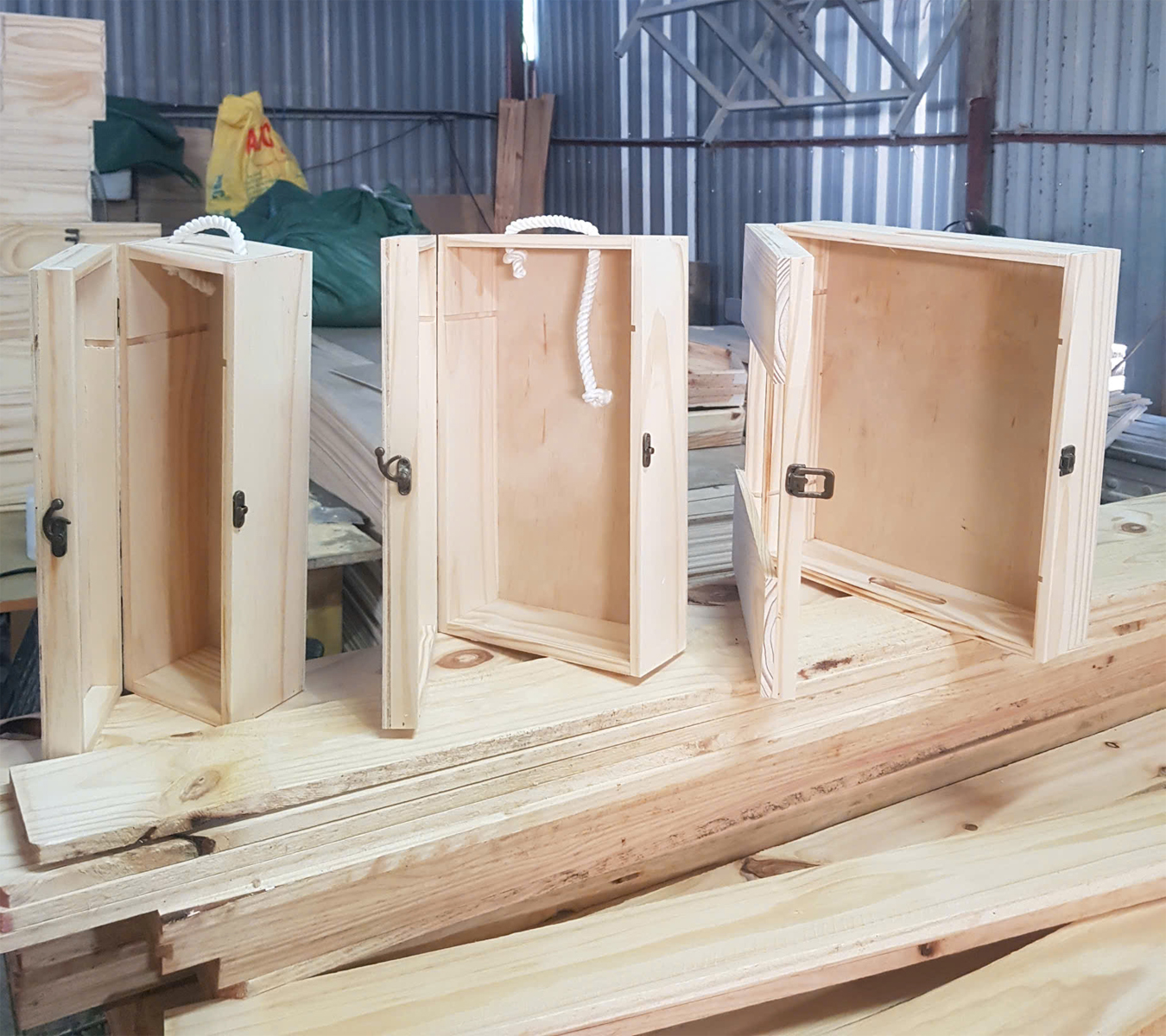 Đáp Ứng Đầy Đủ – Giao Hàng Đúng Hẹn | Xưởng Hộp Rượu Uy Tín