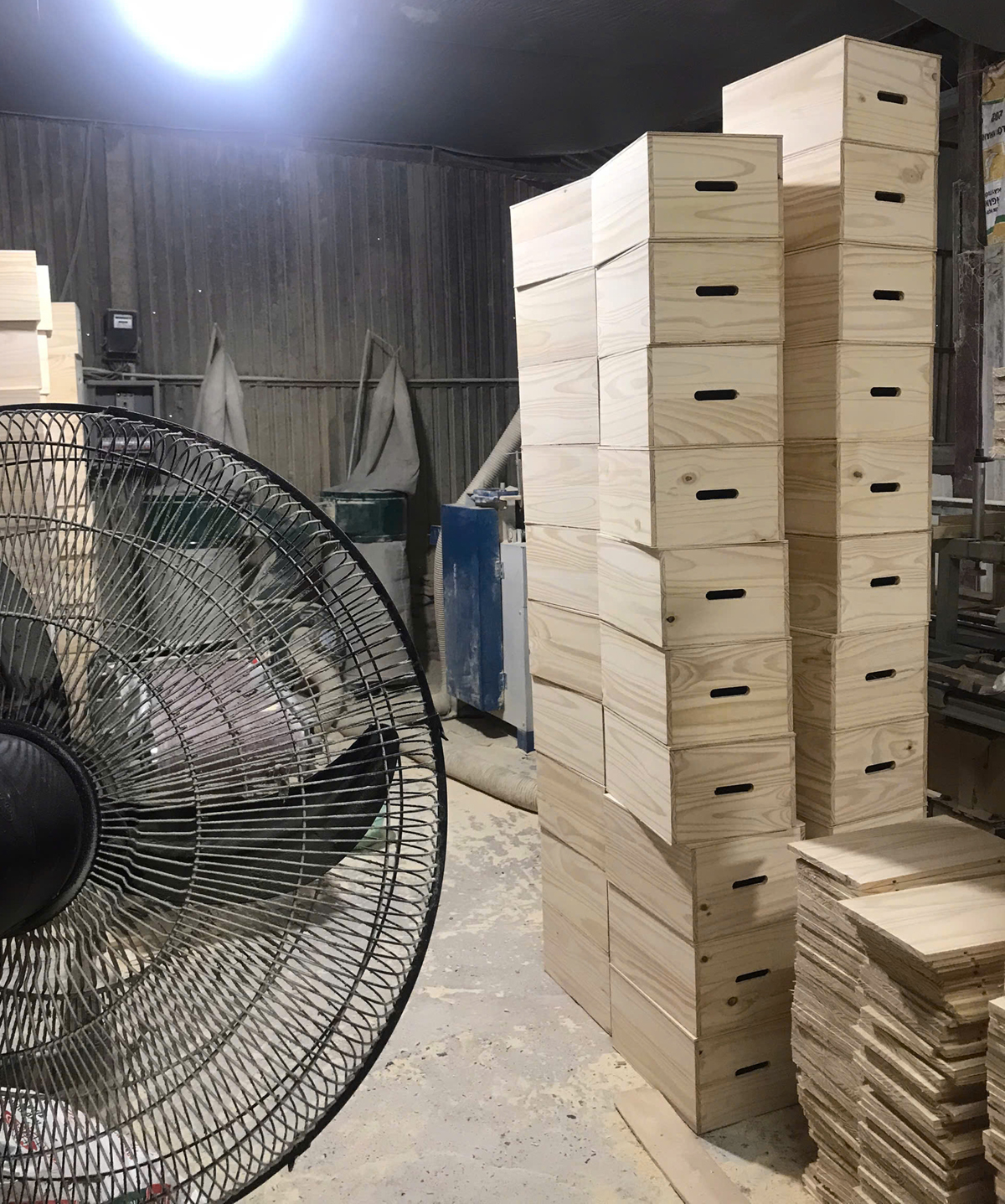 Xưởng Sản Xuất Hộp Đựng Rượu Cao Cấp