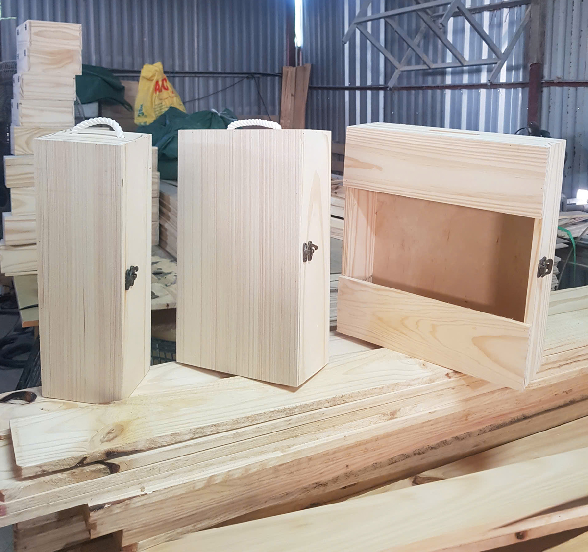 Đang Liên Tục Sản Xuất Các Loại Hộp Đựng Rượu – Đáp Ứng Mọi Nhu Cầu