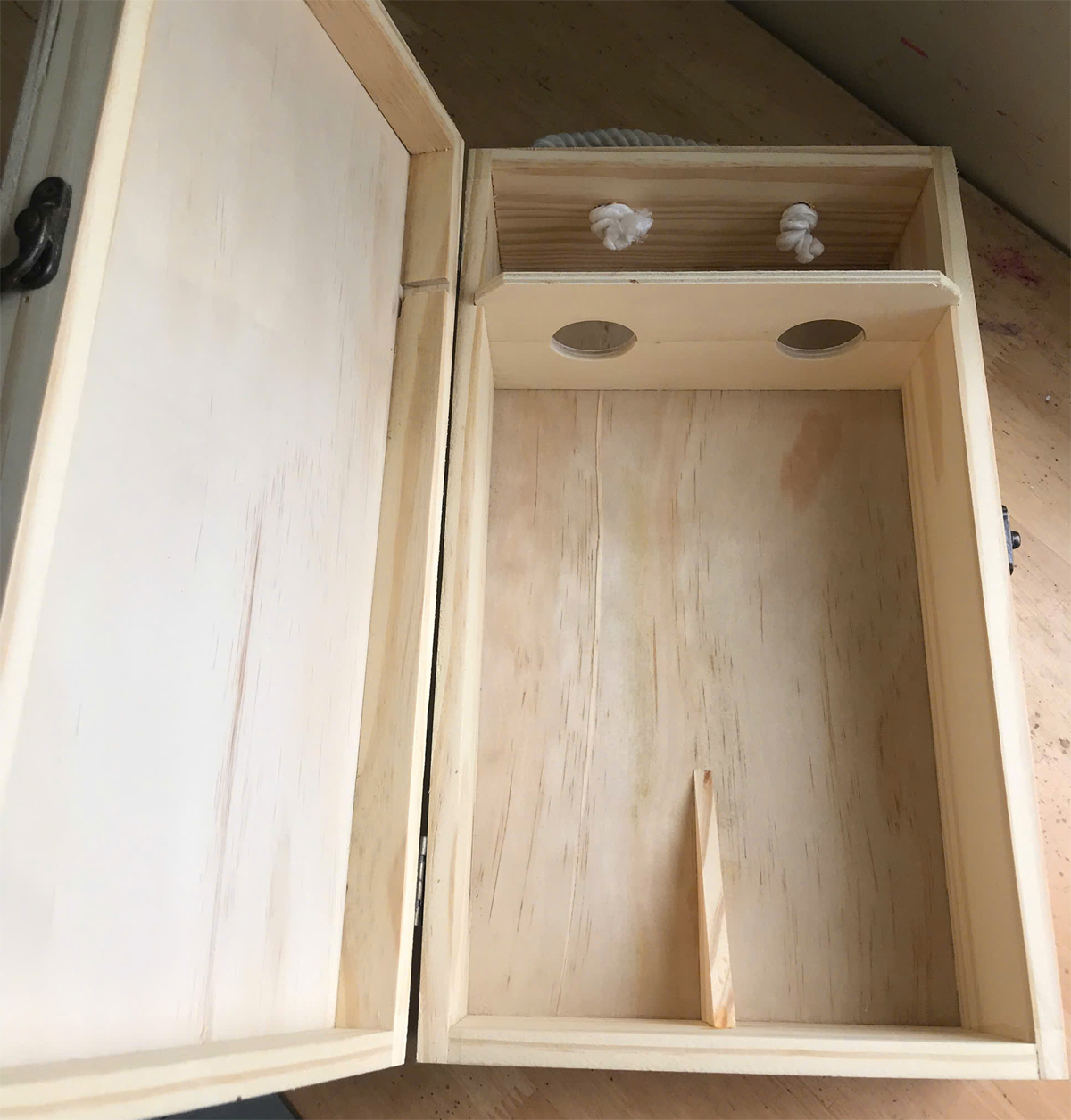 02 Chai: Hộp đựng rượu vang liền – Tel/zalo: (+84) 0934569516