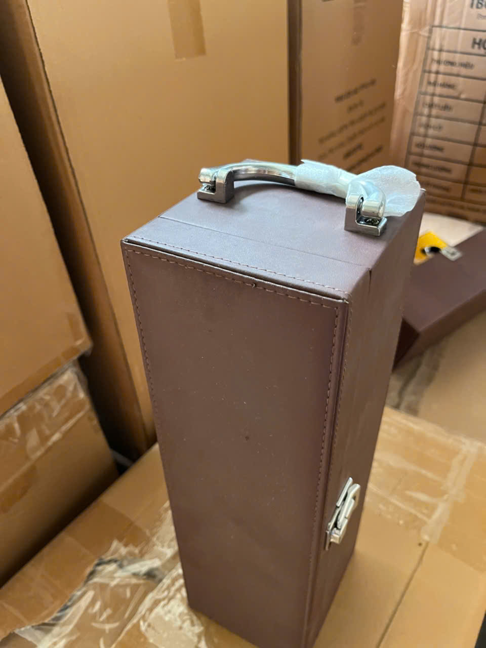 01 Chai: Hộp Da đựng rượu vang – Tel/zalo: (+84) 0934569516